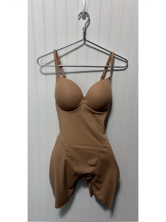 SKIMS Other - SKIMS Ultimate Body Butt & Hip Enhancing Bodysuit Clay Size Medium New With Tags